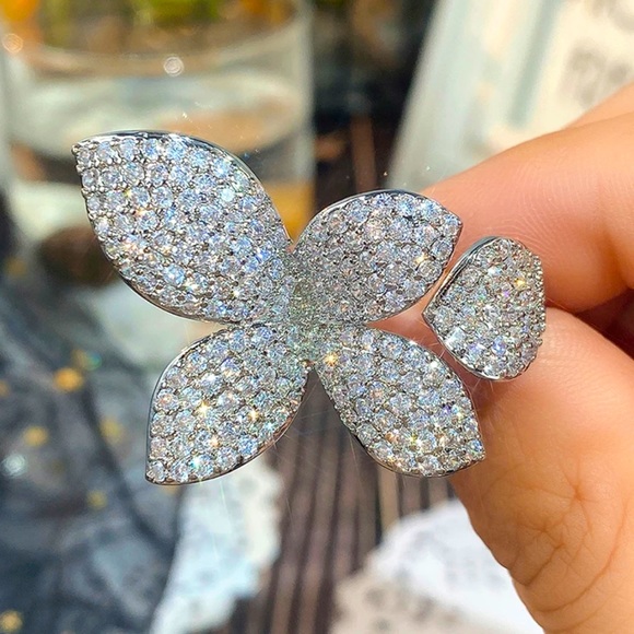 Floral Diamond Ring - Picture 3 of 4